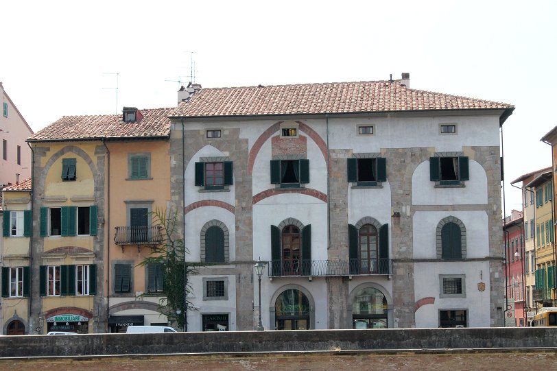 On Lungarno Gambacorti