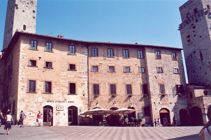 Piazza della Cisterna