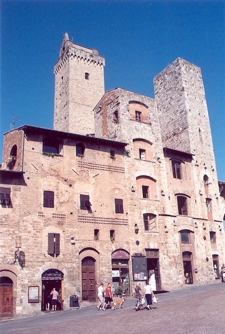 Piazza della Cisterna Torri degli Ardinghelli & Torre Grossa