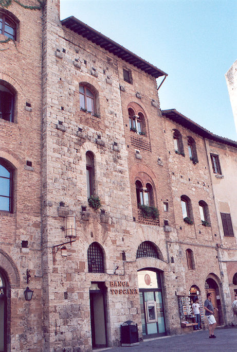 Piazza della Cisterna Palazzo Razzi