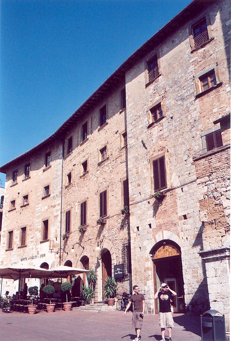 Piazza della Cisterna