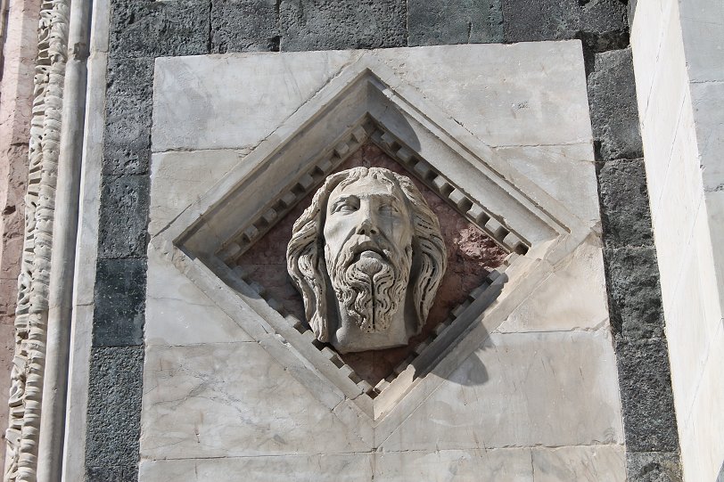 Duomo (Cattedrale di Santa Maria Assunta) carved head