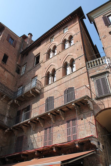 Historic house on corner of Piazza del Campo & Chiasso del Bargello