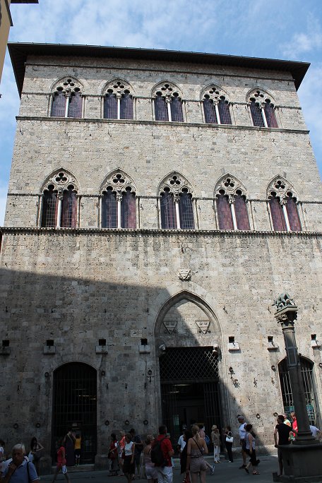 Palazzo Tolomei