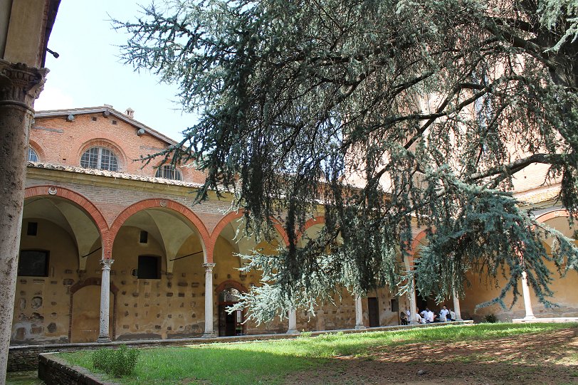 Basilica di San Francesco cloister
