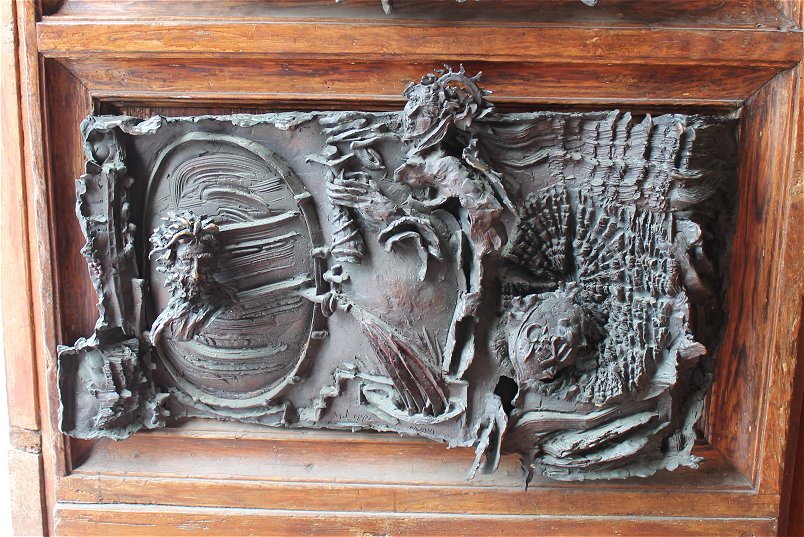 Basilica di San Domenico sculpted door