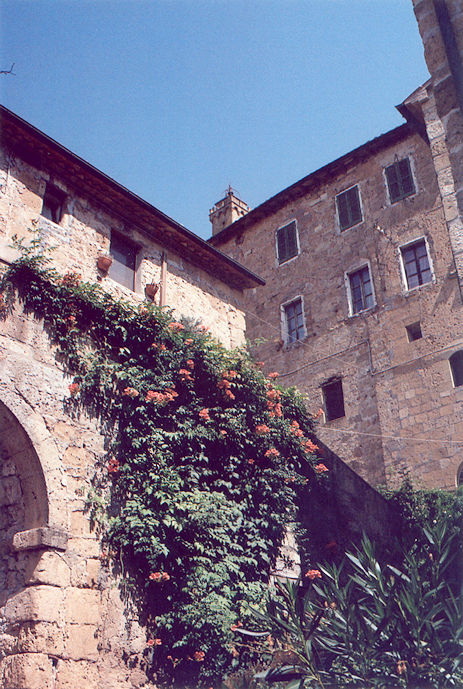 Houses with Torre dell'Orologio