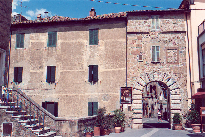 Porta di Sopra viewed from Piazza Pietro Busatti