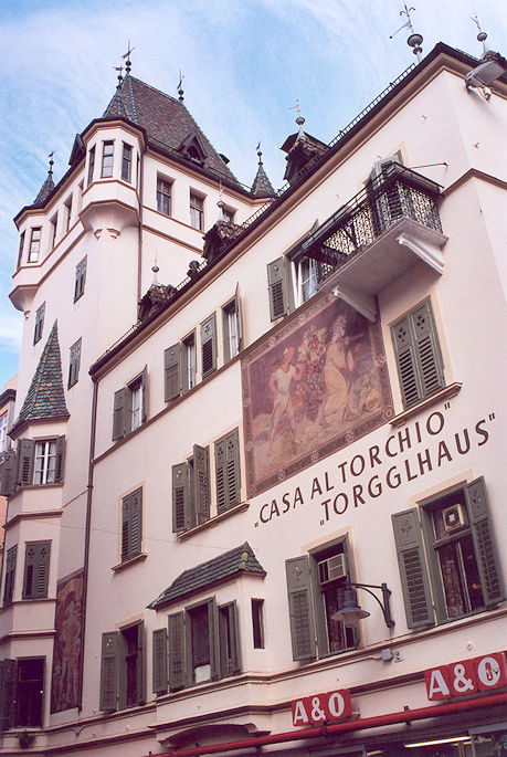 Via Museo/Museumstraße & Piazza delle Erbe/Obstplatz