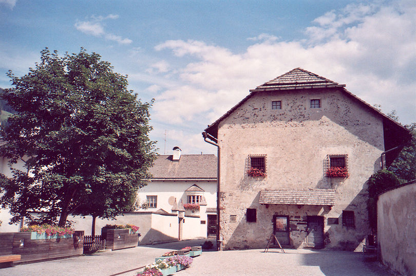 Via Atto/Atto Straße with Monastery building