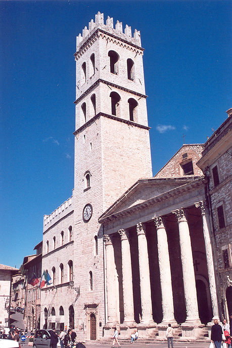 Piazza del Comune Torre del Popolo & Chiesa di Santa Maria sopra Minerva