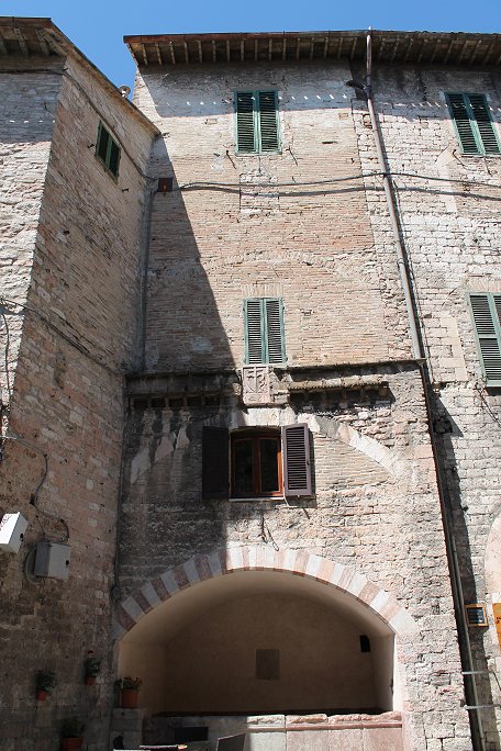 Via Portica medieval house