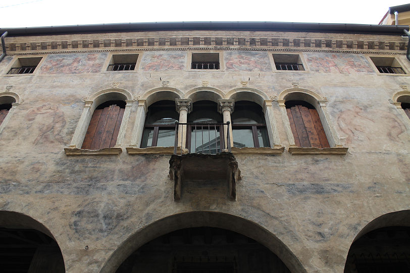 On Via Monte di Pietà