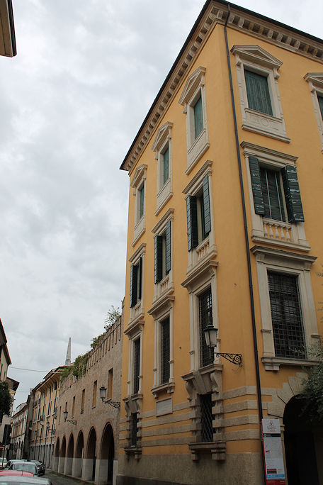 Via del Vescovado