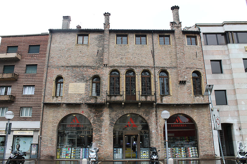 On Piazza dell'Insurrezione