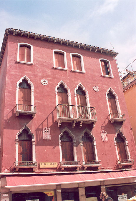 On Strada Nova