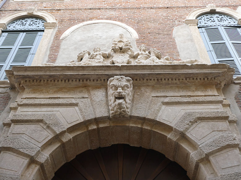Via San Cosimo, portal detail