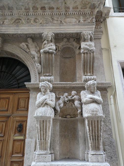 Palazzo Turchi, Via San Cosimo