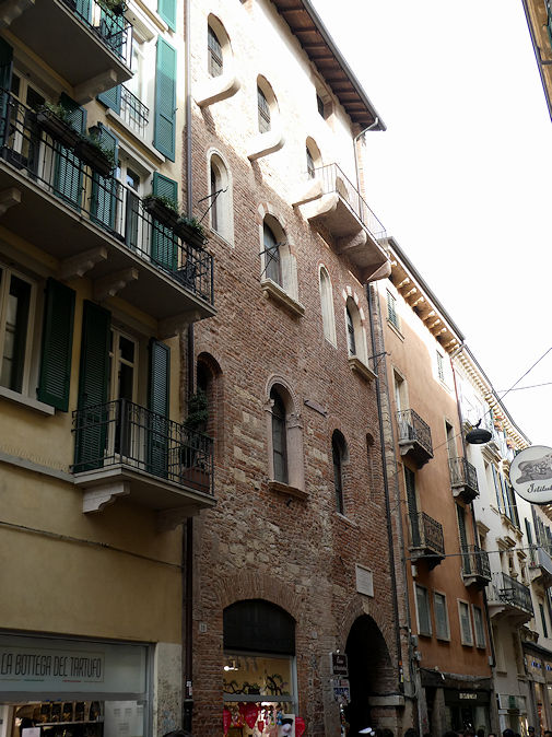 Casa di Giulietta, Via Cappello