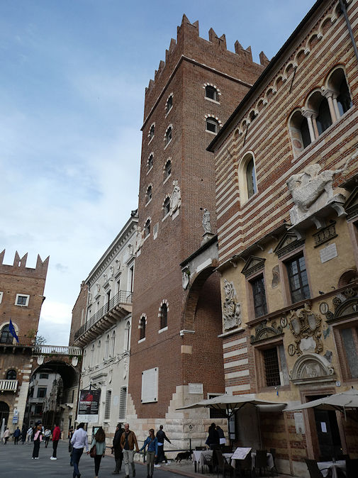 Piazza dei Signori, Palazzo di Cansignorio & Palazzo della Ragione
