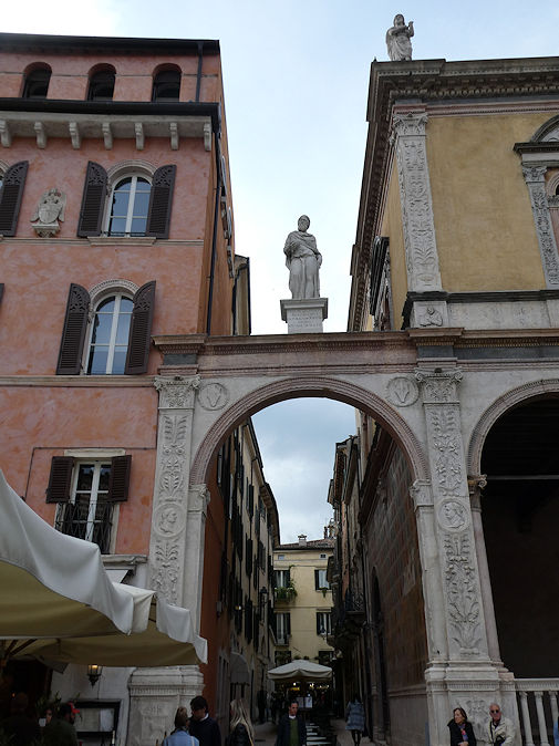 Piazza dei Signori, Casa della Pietà (left) & Loggia del Consiglio (right)