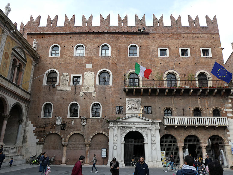 Piazza dei Signori, Palazzo del Podestà