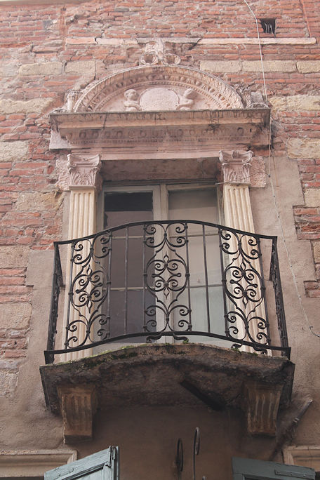 Casa di Romeo, Via Arche Scaligere