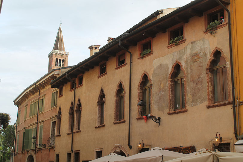 Historic houses on Via Ponte Pietra