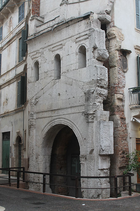 Porta Leoni