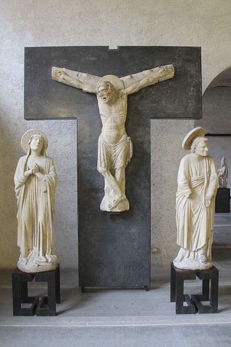 Gothic sculpture of the Crucifixion, by the Maestro di Sant'Anastasia