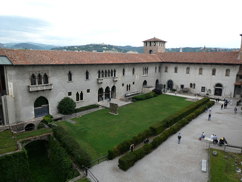 Castelvecchio, Corte d'Armi