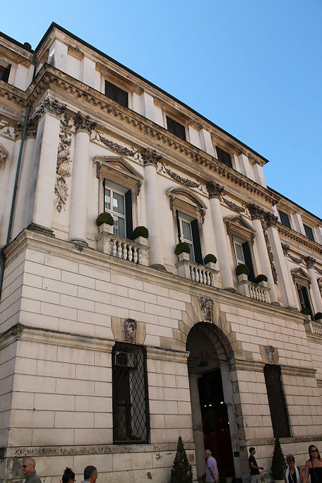 Palazzo Loschi Zileri Dal Verme