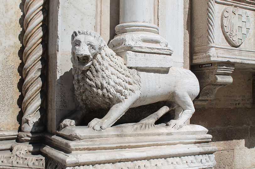 Chiesa di San Lorenzo portal lion