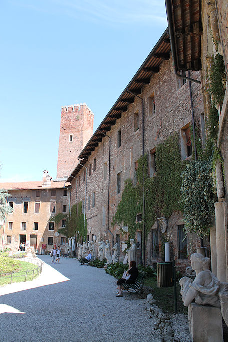 Teatro Olimpico courtyard
