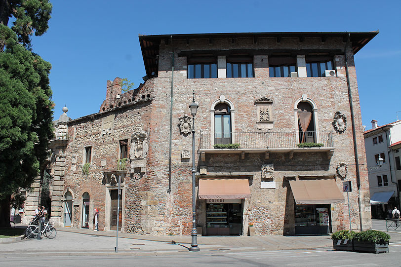 Teatro Olimpico viewed from Piazza Giacomo Matteotti