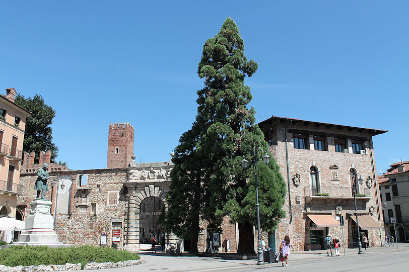 Teatro Olimpico viewed from Piazza Giacomo Matteotti