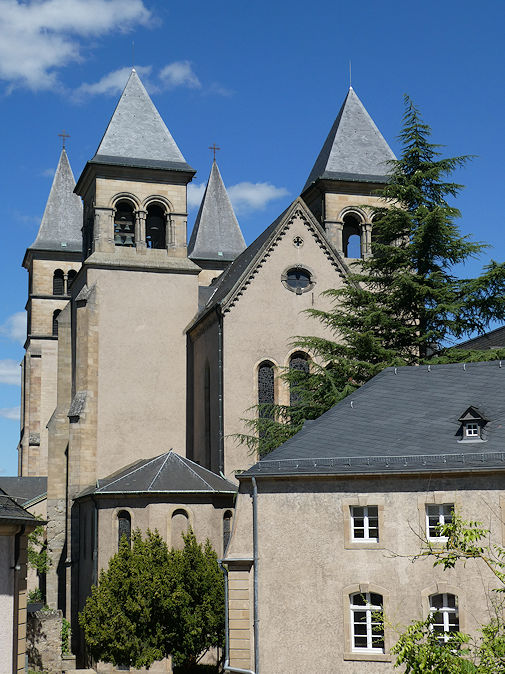 Abbaye avec la basilique Saint-Willibrord