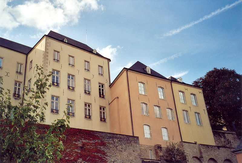 Houses ramparts Rue Large