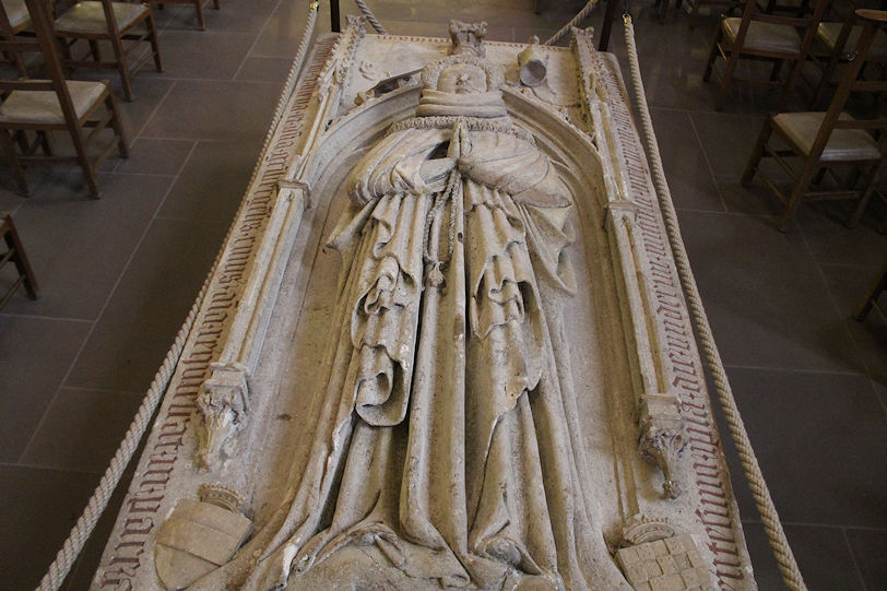 Tomb recumbent statue