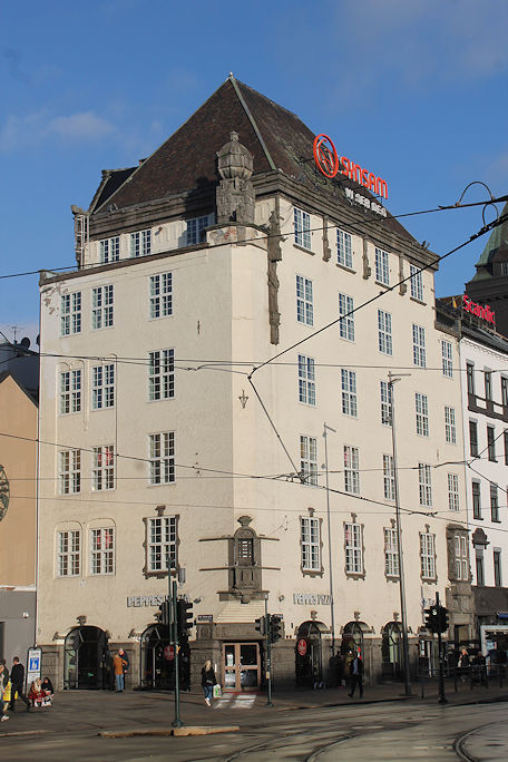Building on the corner of Fred. Olsens gate & Karl Johans gate
