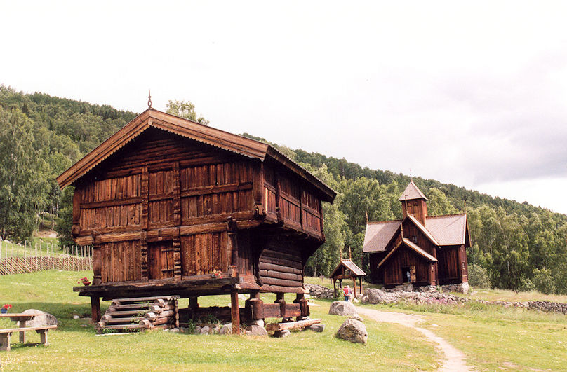 Bygdetun old house & Stavkirke