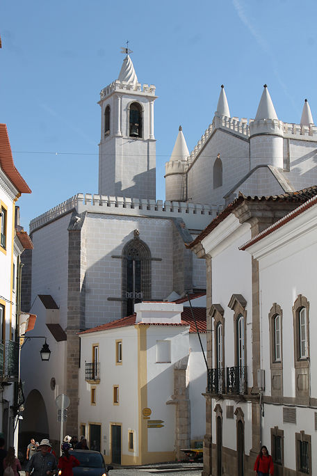 Rua da República & São Francisco Church