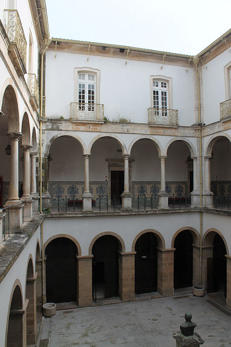 University Claustro dos Gerais