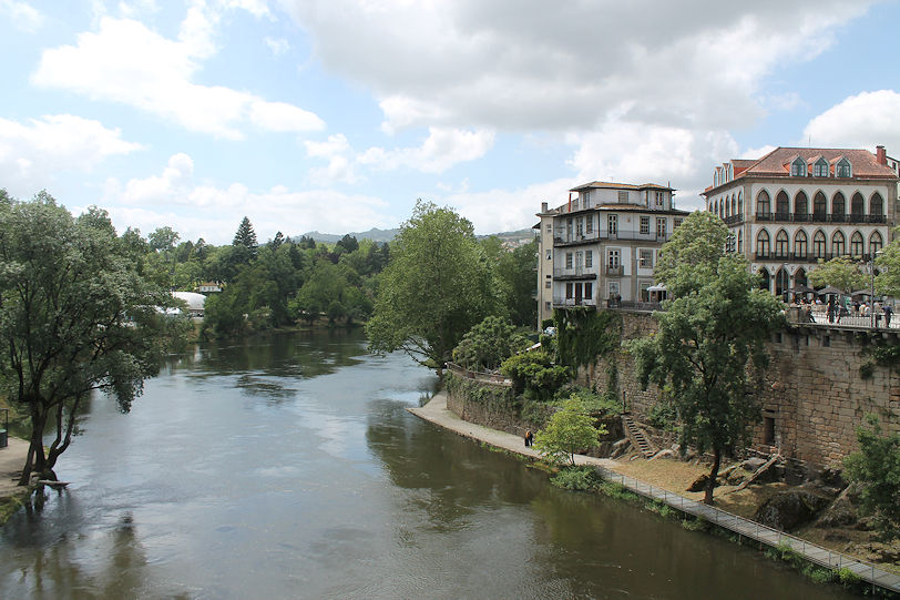 Rio Tâmega banks