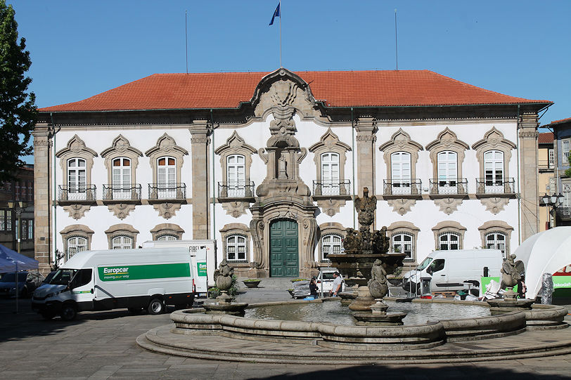 Paços do Concelho & Fonte do Pelicano