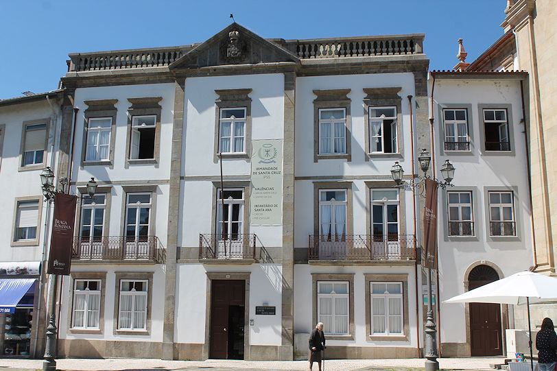 On Largo Carlos Amarante