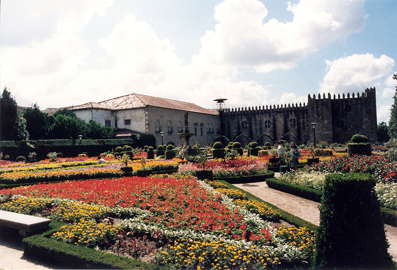 Sta Bárbara garden & Archbishop's palace