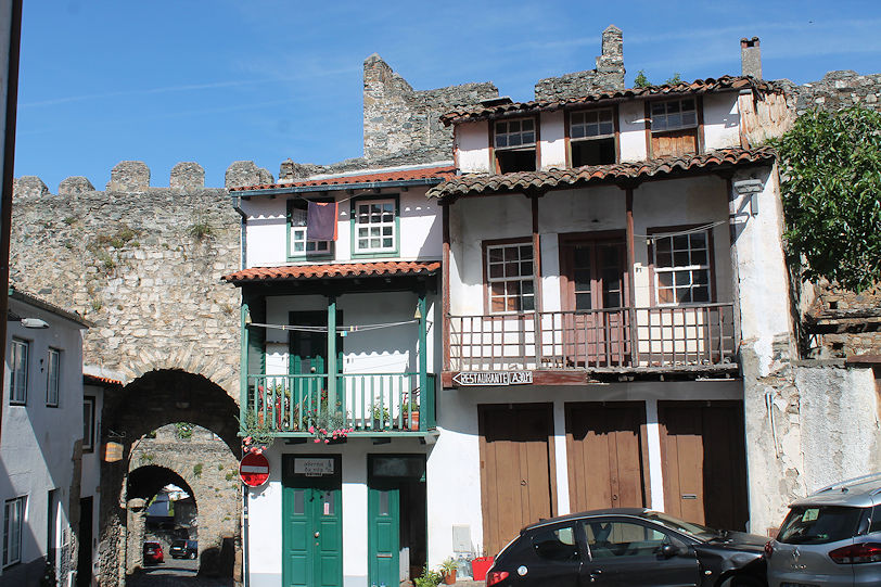 Rua Dom Fernão 'o Bravo' & Rua Duque Dom João II