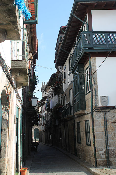 Rua de Santa Maria by Praça São Tiago