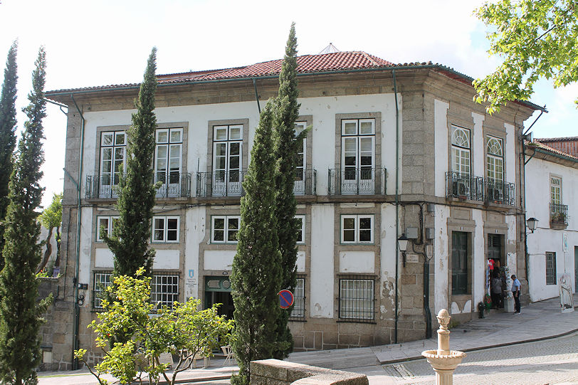 Largo Martins Sarmento & Rua Conde Dom Henrique